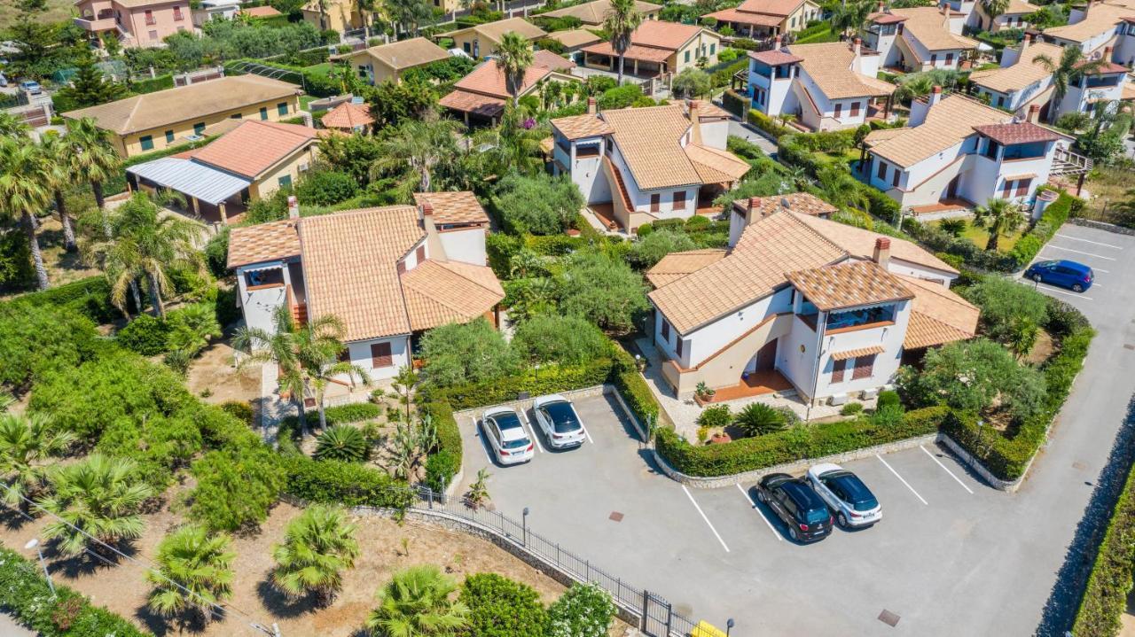 Sole Mare Deluxe Villa Campofelice Di Roccella Exterior photo