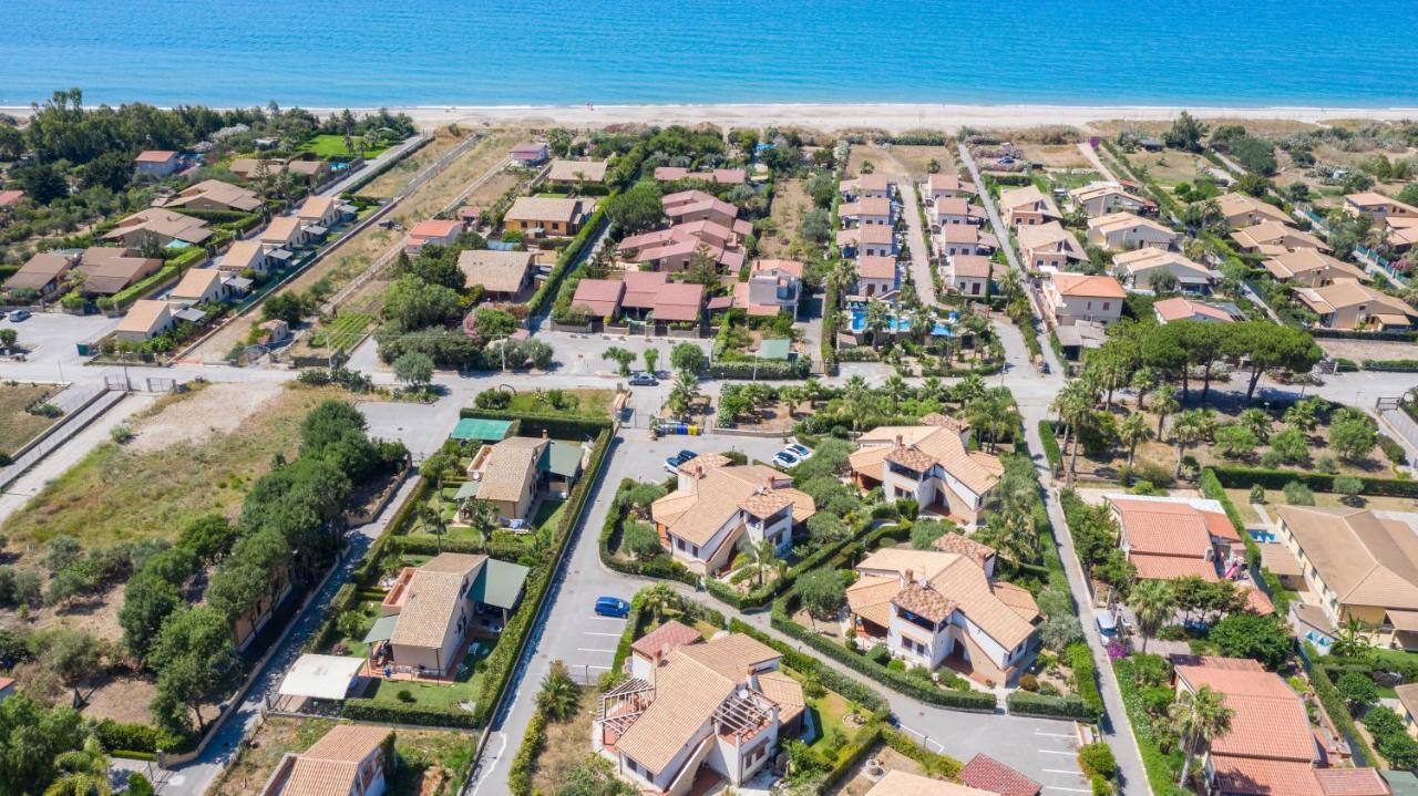 Sole Mare Deluxe Villa Campofelice Di Roccella Exterior photo