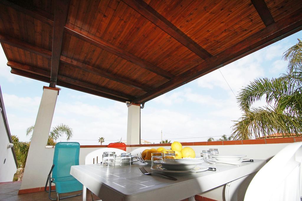 Sole Mare Deluxe Villa Campofelice Di Roccella Exterior photo